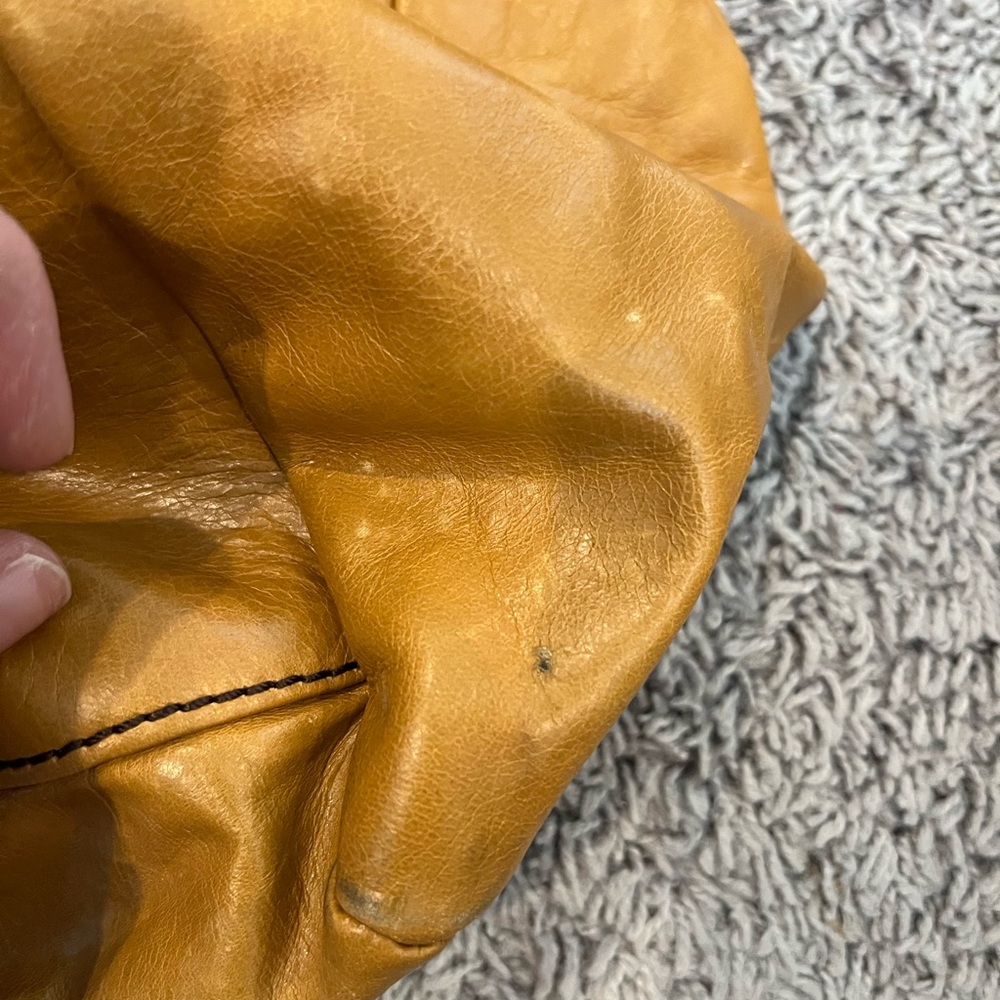 Hobo Sheila Large Satchel in Natural Crossbody Bag - Picture 8 of 11